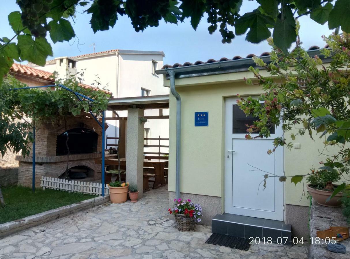 Apartman Vivian Pula Zewnętrze zdjęcie