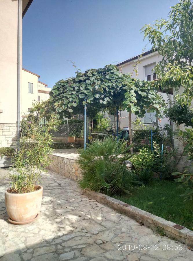 Apartman Vivian Pula Zewnętrze zdjęcie